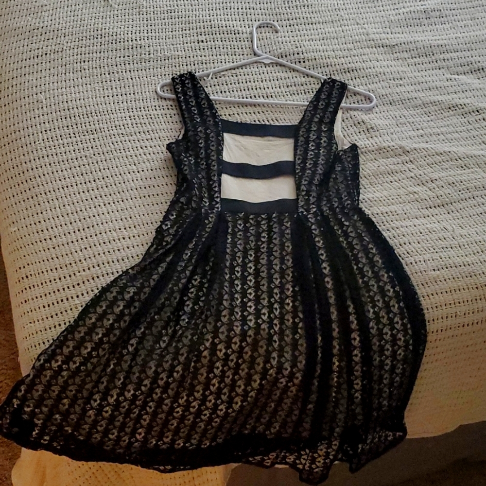XXI Forever 21 Open Back A line dress Black Lace over neutral liner NYE DRESS